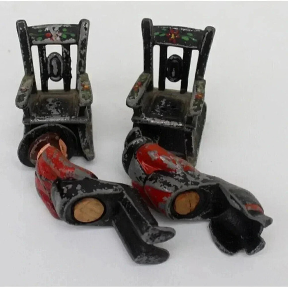 Cast Iron Amish Salt & Pepper Husband & Wife on S & P Rocking Chair Shakers - Picture 6 of 6